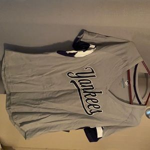 Women’s Yankee shirt. Size XL